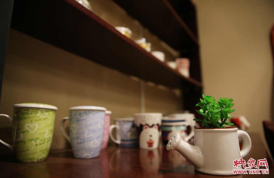 書店內(nèi)促銷用的杯子。