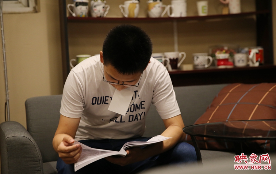 楊栗，22歲，某大學(xué)大三學(xué)生：喜歡這種看書的環(huán)境。