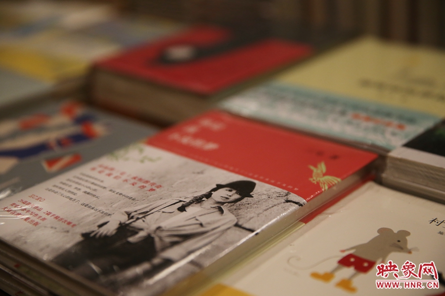 書店內(nèi)的書。