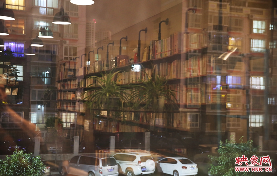 在城市的夜里，今后將有一扇屬于書的亮著的窗。