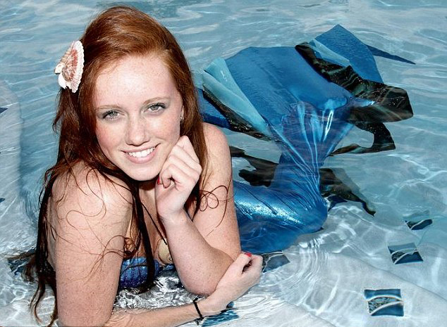 美癱瘓女孩拍美人魚(yú)照實(shí)現(xiàn)模特夢(mèng)