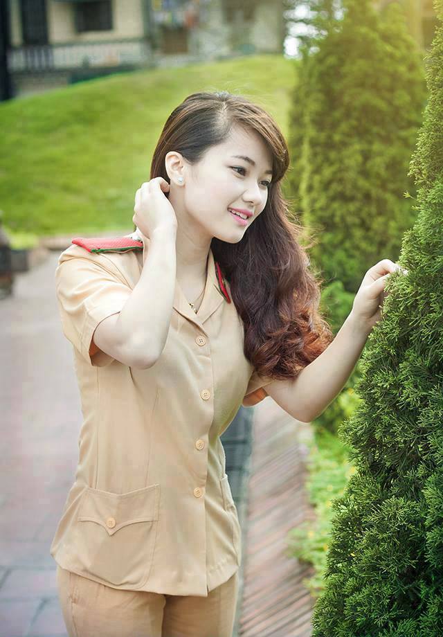 越南女兵賣(mài)萌可愛(ài)的一面