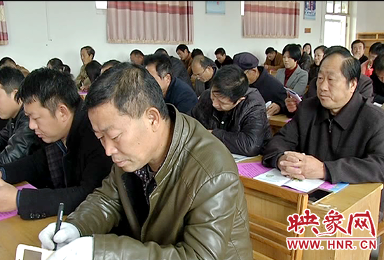 與會人員認真領(lǐng)會會議精神